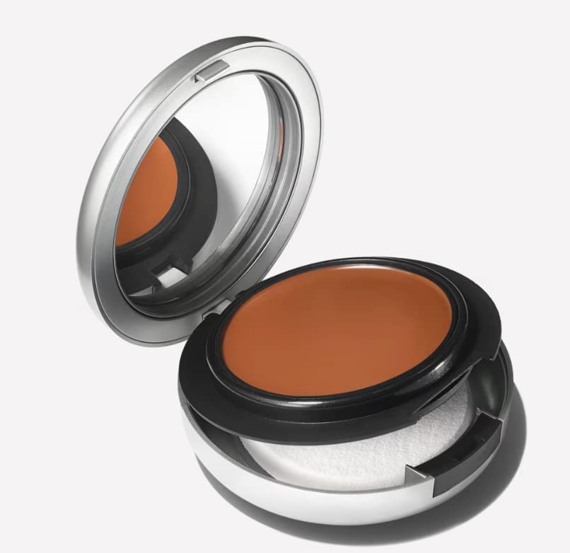 MAC Studio Fix Tech cream-to-powder texture close-up demonstrating smooth blendability