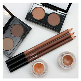 MAC Veluxe Brow Liner beside a ruler to show compact 0.04 oz size for travel convenience