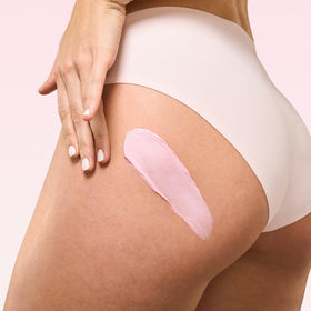 MAËLYS B-TIGHT on a bathroom shelf as lifestyle shot showing routine-ready convenience