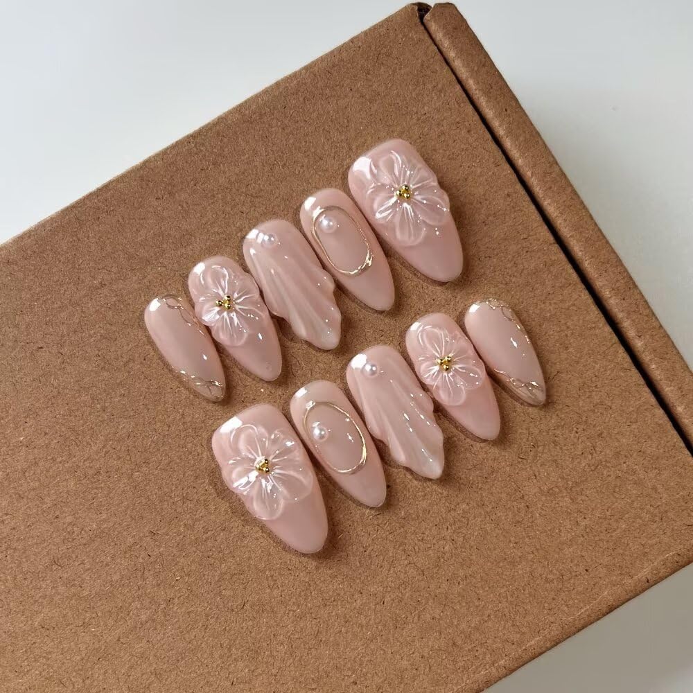 MAGLFELL front packaging showing almond press-on nails and quick application benefit
