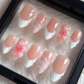 MAGLFELL front packaging showing 10-piece almond press-on set with quick salon results