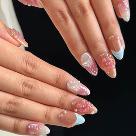 MAGLFELL nail set laid out with file and adhesive tabs for quick DIY salon results
