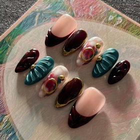 MAGLFELL nails in hand during application illustrating easy five-minute use