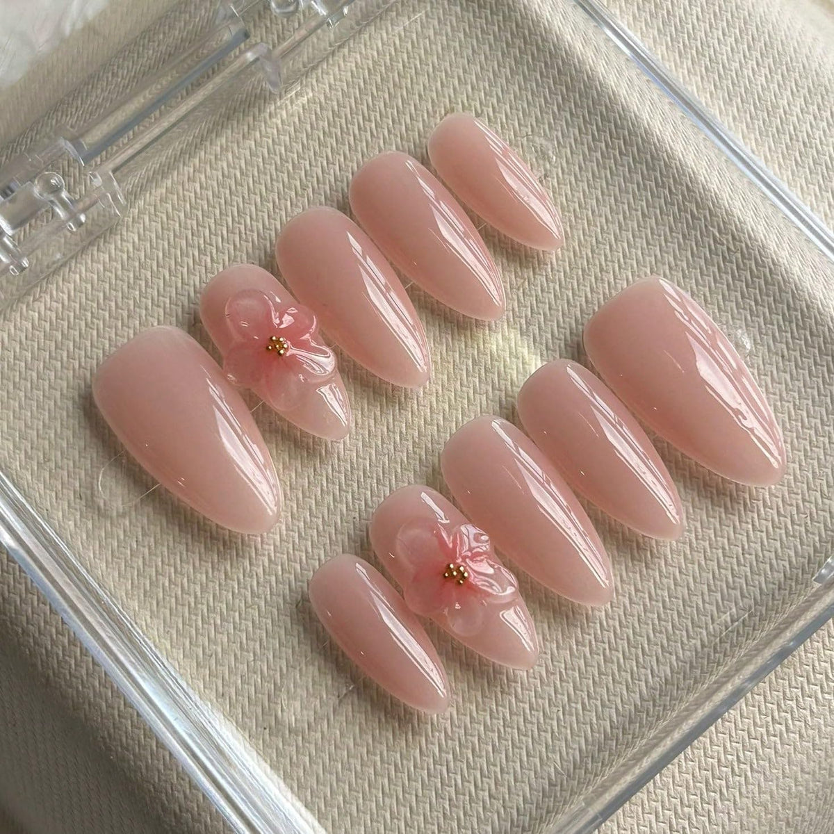 MAGLFELL nails on fingers for scale and true-to-size fitting benefit