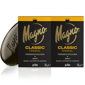 Magno Classic Black rich lather closeup demonstrating creamy foam for smooth cleansing