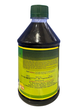 Mahabhringaraj Oil applied during scalp massage, brand depicting calming ritual and improved scalp comfort