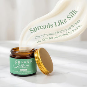 Maidlure jar beside Manuka honey pot, highlights honey ingredient and moisture