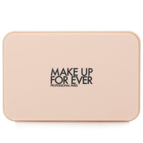 Make Up For Ever close-up of powder texture, finely milled finish benefits skin blur