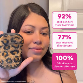 MakeUp Eraser removing waterproof mascara on lashes, effective cleaning