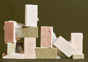 MALIN+GOETZ label detail listing mandelic and lactic acids, communicates ingredient transparency