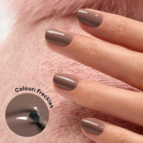 Manucurist brush stroke close-up illustrating smooth even coverage and glossy finish