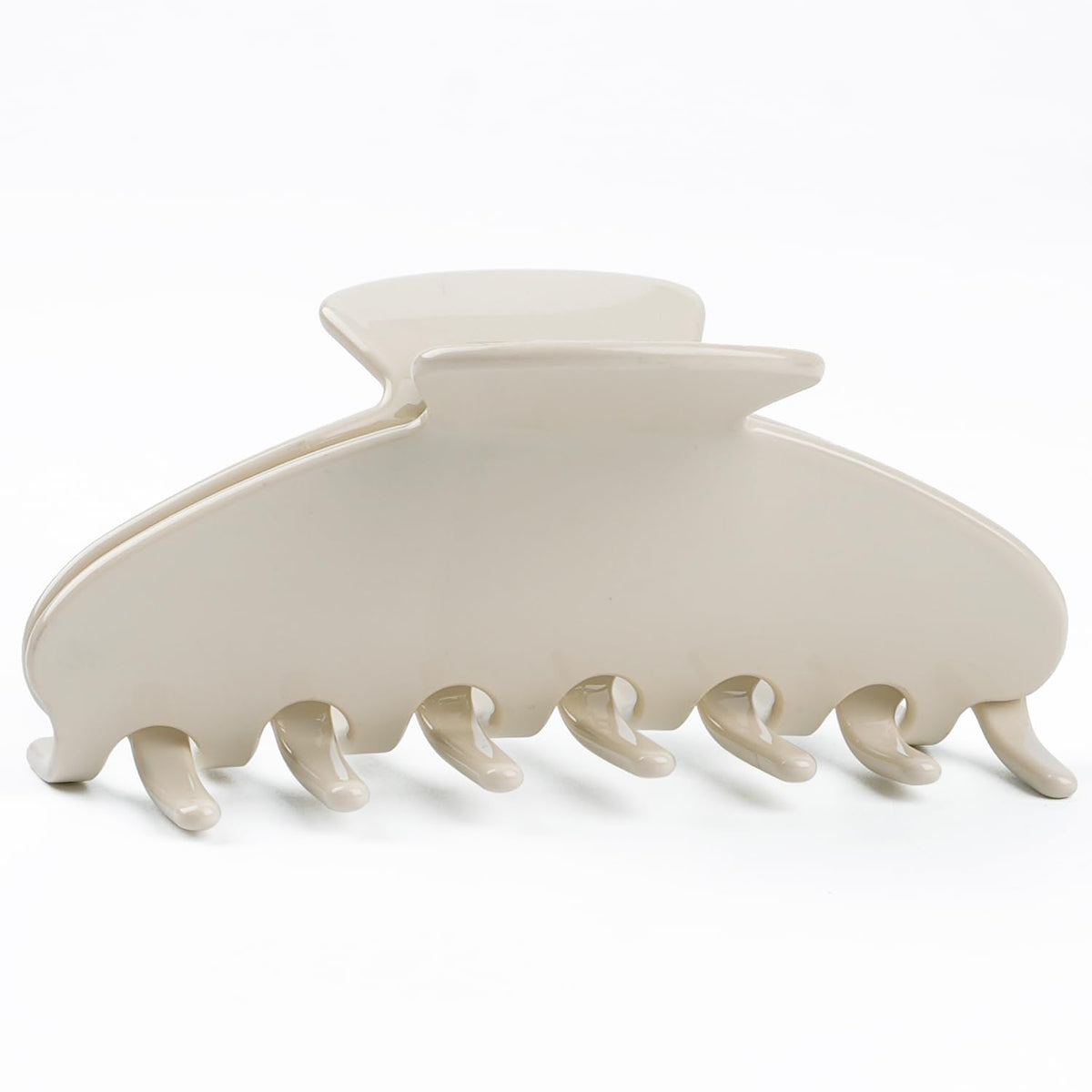 MAORULU front view of cream-white claw clip highlighting design and hold