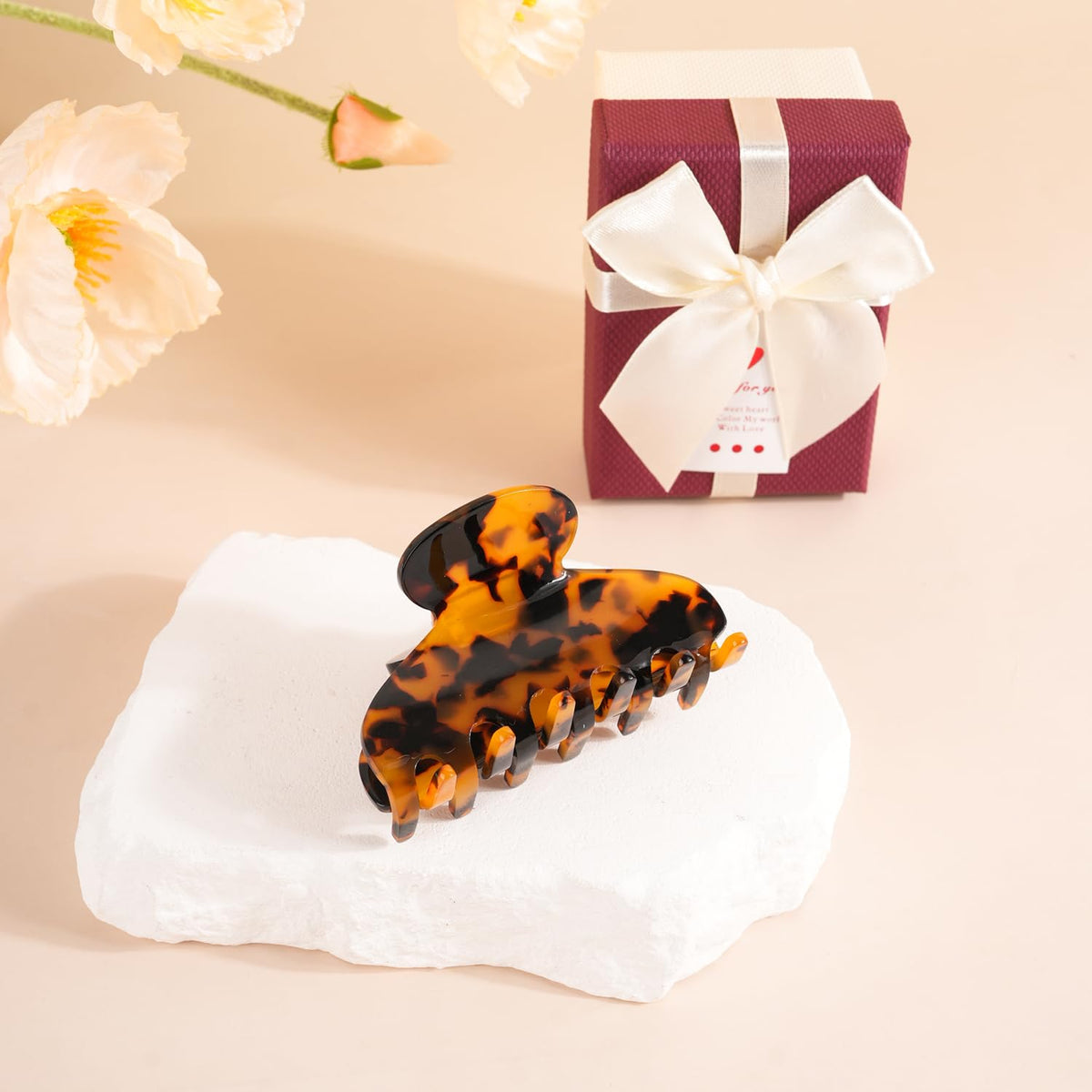 MAORULU clip inside gift box emphasizing ready-to-give presentation benefit