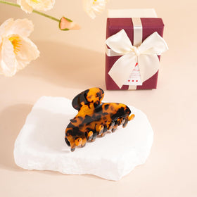MAORULU clip inside gift box emphasizing ready-to-give presentation benefit