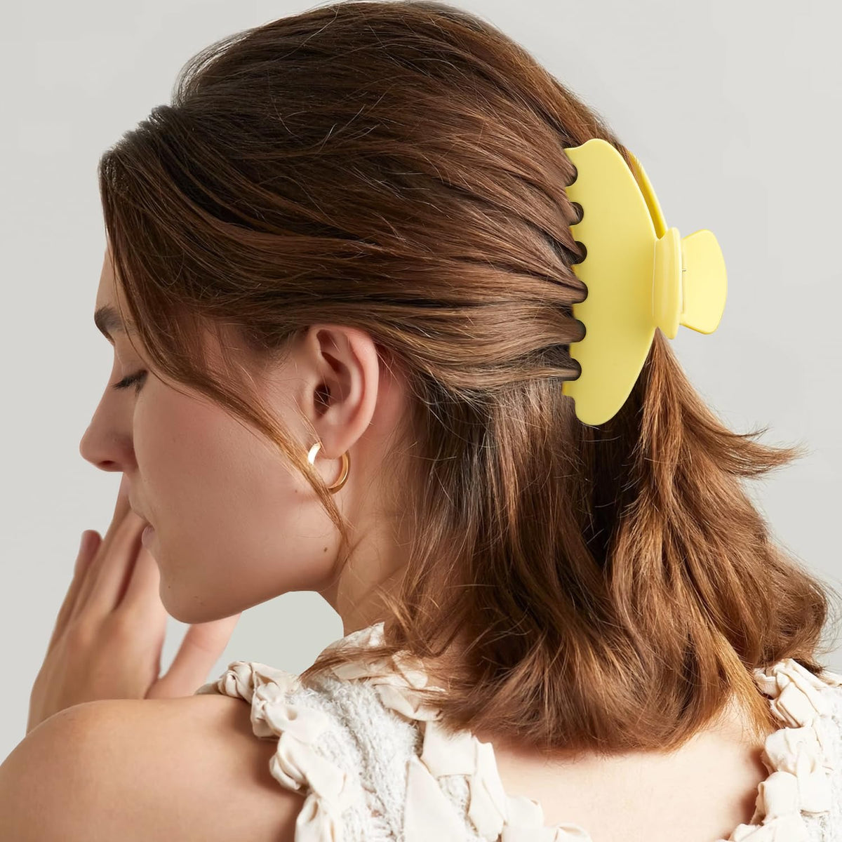 MAORULU securing curly hair in a half-up style reduces slip and frizz