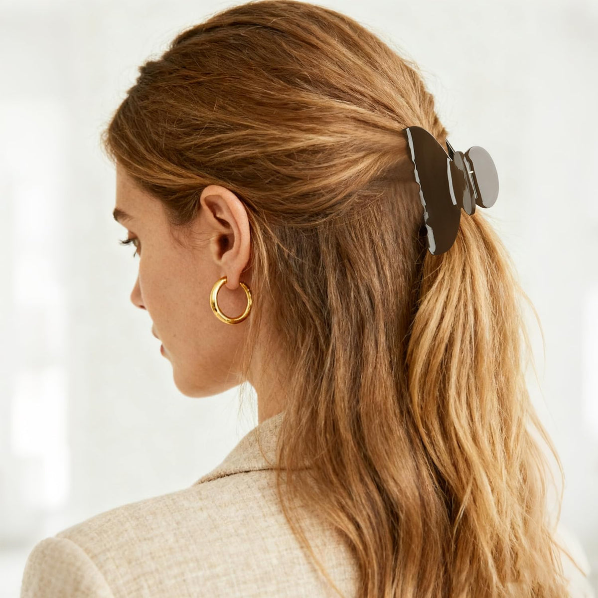 MAORULU used to secure a low bun providing tidy, salon-like styling