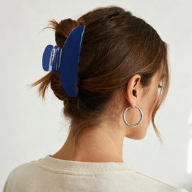 MAORULU used in half-up hairstyle demonstrating comfortable, all-day wear