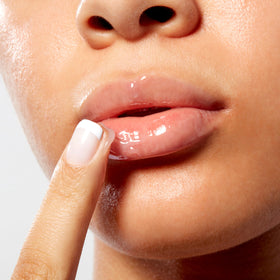Mario Badescu ingredients shot with acai berries and vanilla illustrating antioxidant and scent benefits