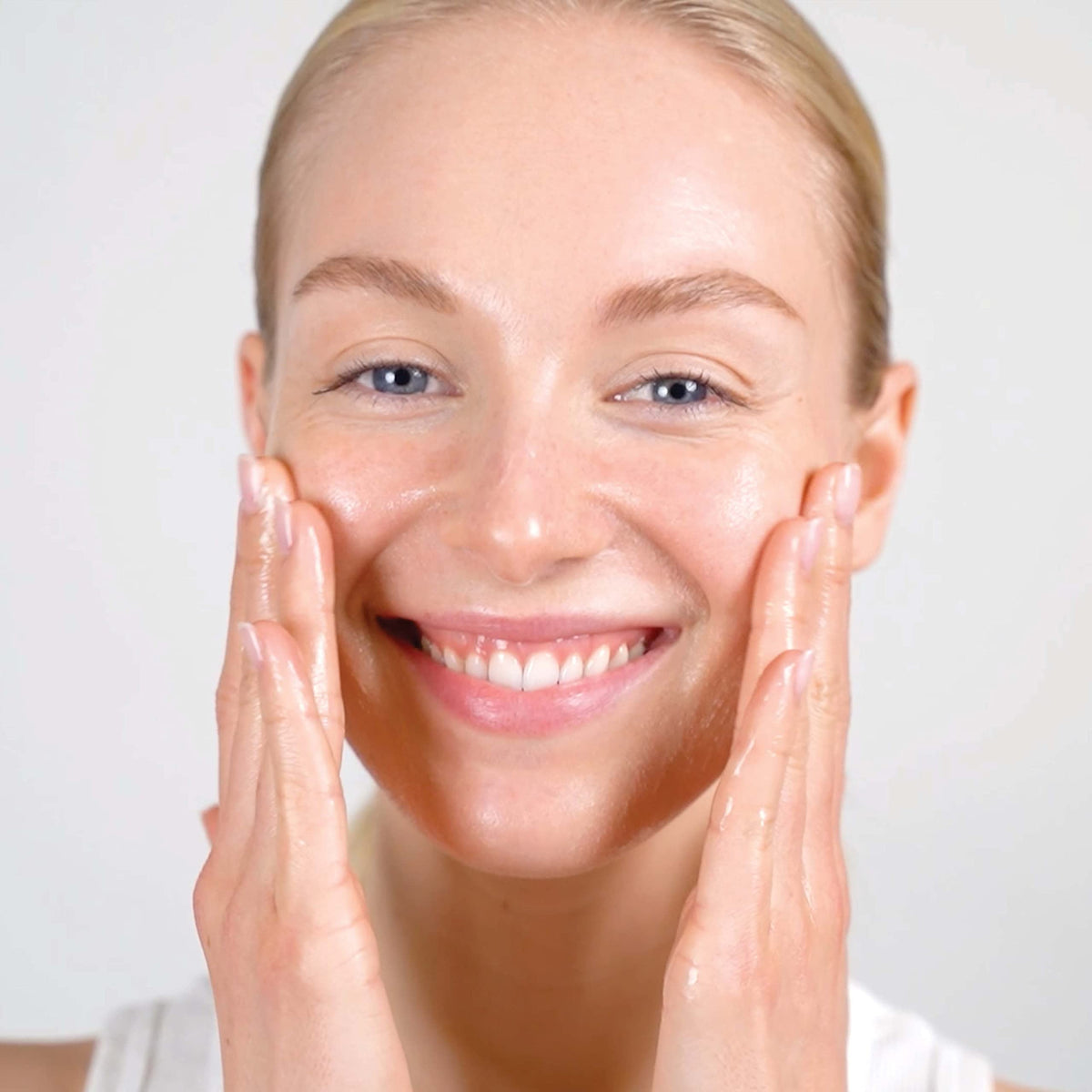 Mario Badescu papaya and grapefruit ingredients, highlights natural enzyme benefits