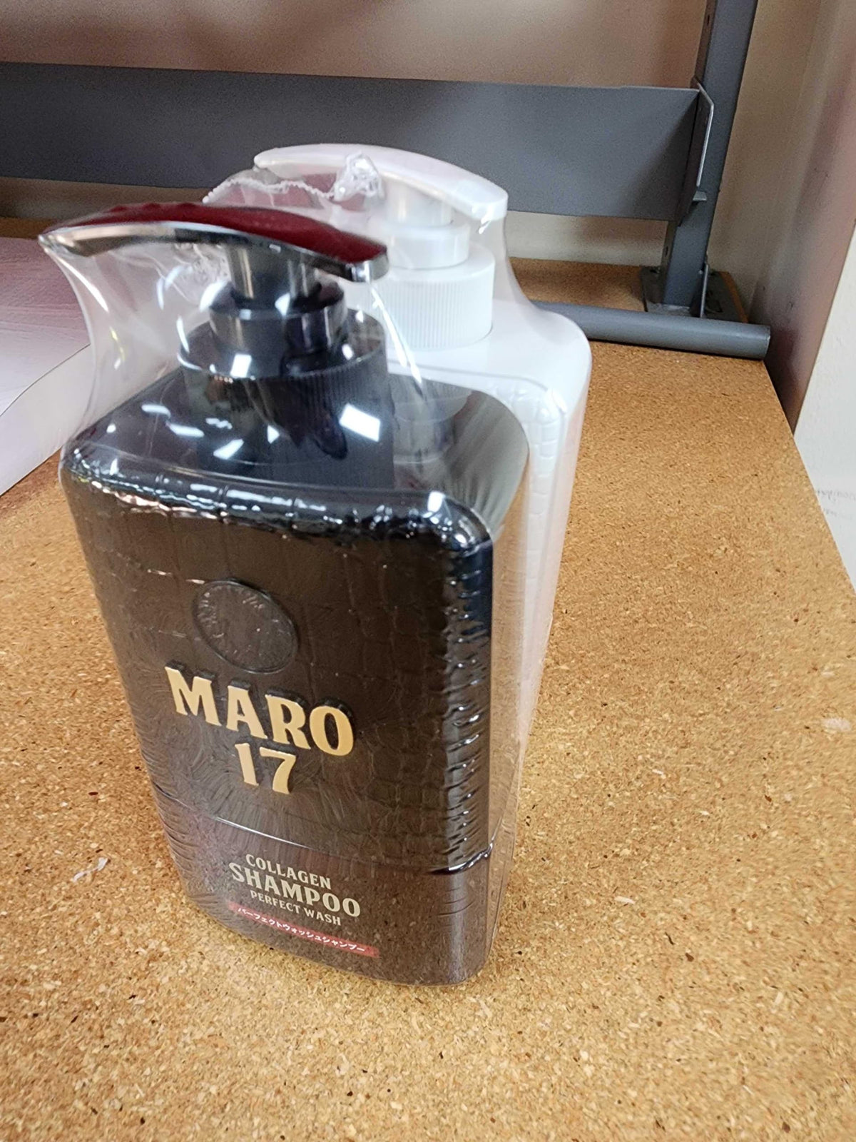 MARO17 lifestyle bathroom setup showing daily grooming and fuller-hair look