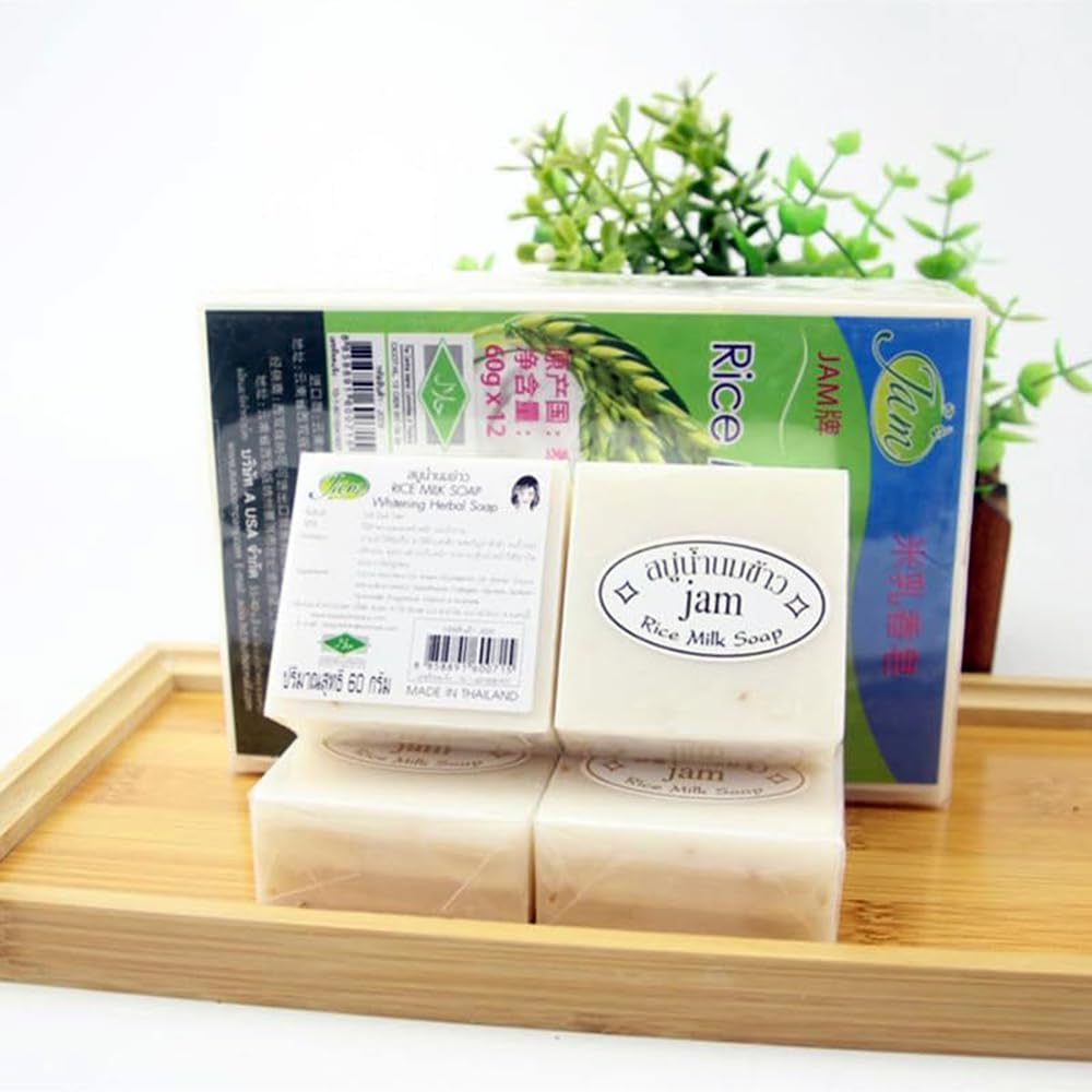 Maruomiki soap producing creamy foam during hand cleansing