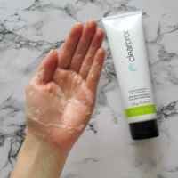 Mary Kay pump dispensing gel illustrating easy controlled usage