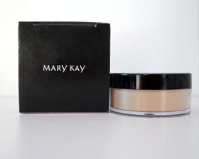 Mary Kay Silky Setting Powder front packaging showing compact and label, clear product ID