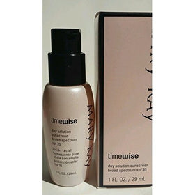 Mary Kay TimeWise texture close-up demonstrating smooth, non-greasy finish