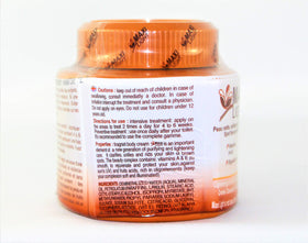 Maxi Light applied on hand demonstrating lightweight spreadability and absorption