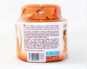 Maxi Light cream texture close-up highlighting smooth, nourishing finish