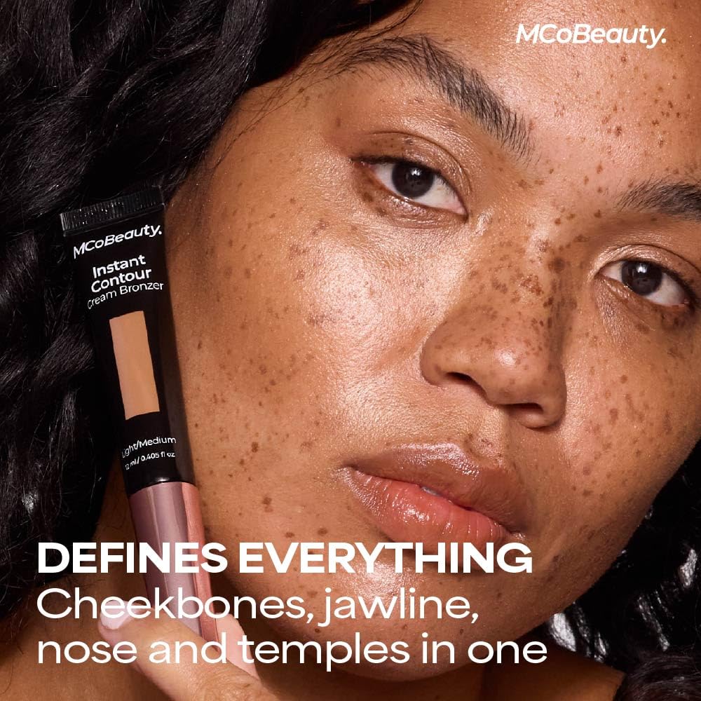 MCoBeauty close-up of built-in cushion applicator delivering controlled, mess-free placement