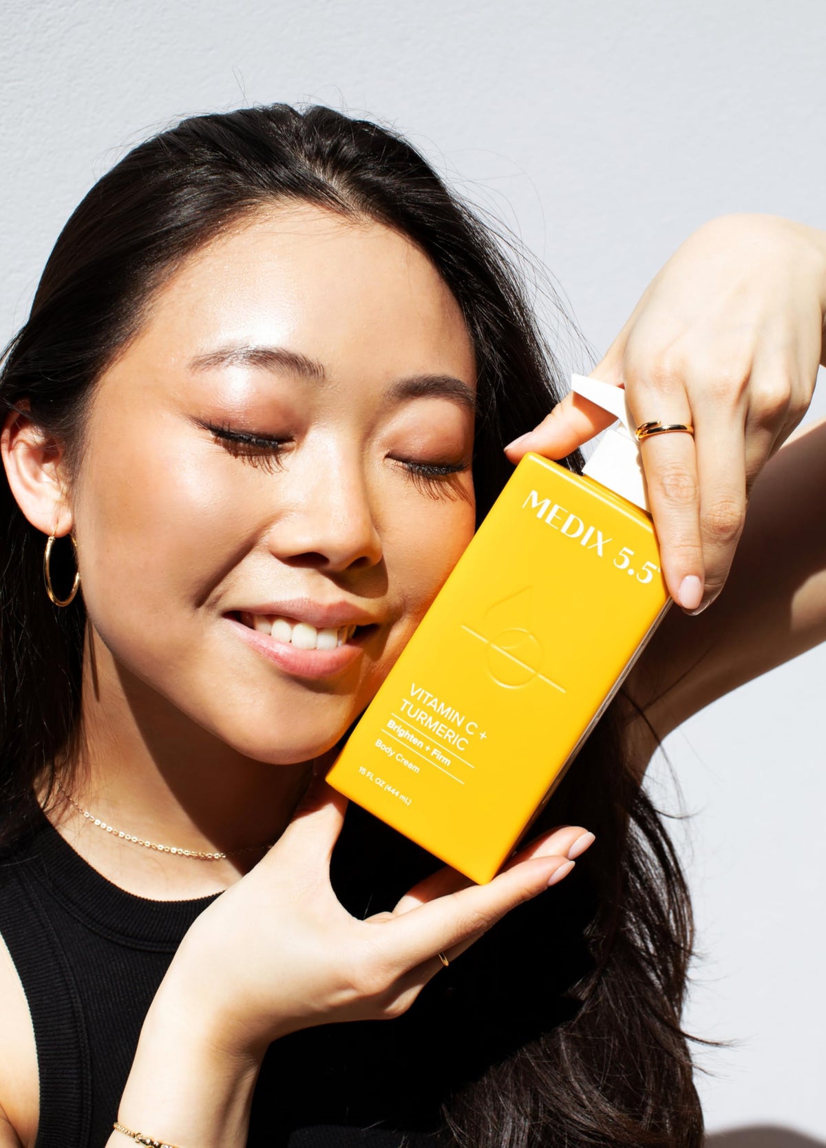 Medix 5.5 ingredients flatlay with turmeric and vitamin C for antioxidant boost