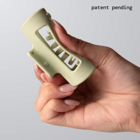 MELLO CloudFlex close-up of inward-curving teeth demonstrates scalp comfort