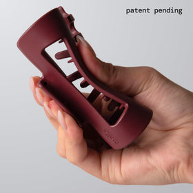 MELLO close-up of inward-curving teeth highlighting gentle pressure distribution
