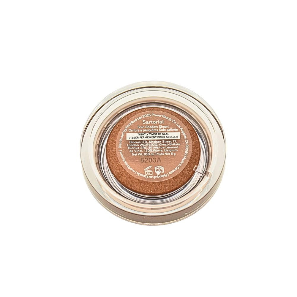 Merit Solo Shadow jar label detail displaying product name and size benefit: clear identification