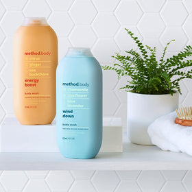 Method lather texture on hand showing rich foam and gentle cleansing