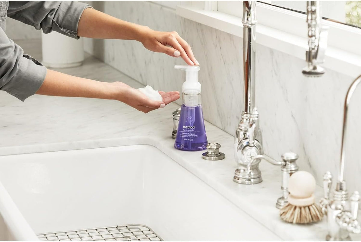 Method foam texture close-up illustrating rich lather for efficient cleaning benefit