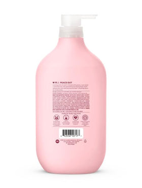 Method Sea & Surf foam texture on palm showing invigorating lather and refreshment