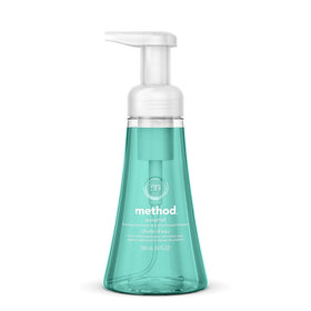 Method close-up of soft white foam texture illustrating moisturizing lather