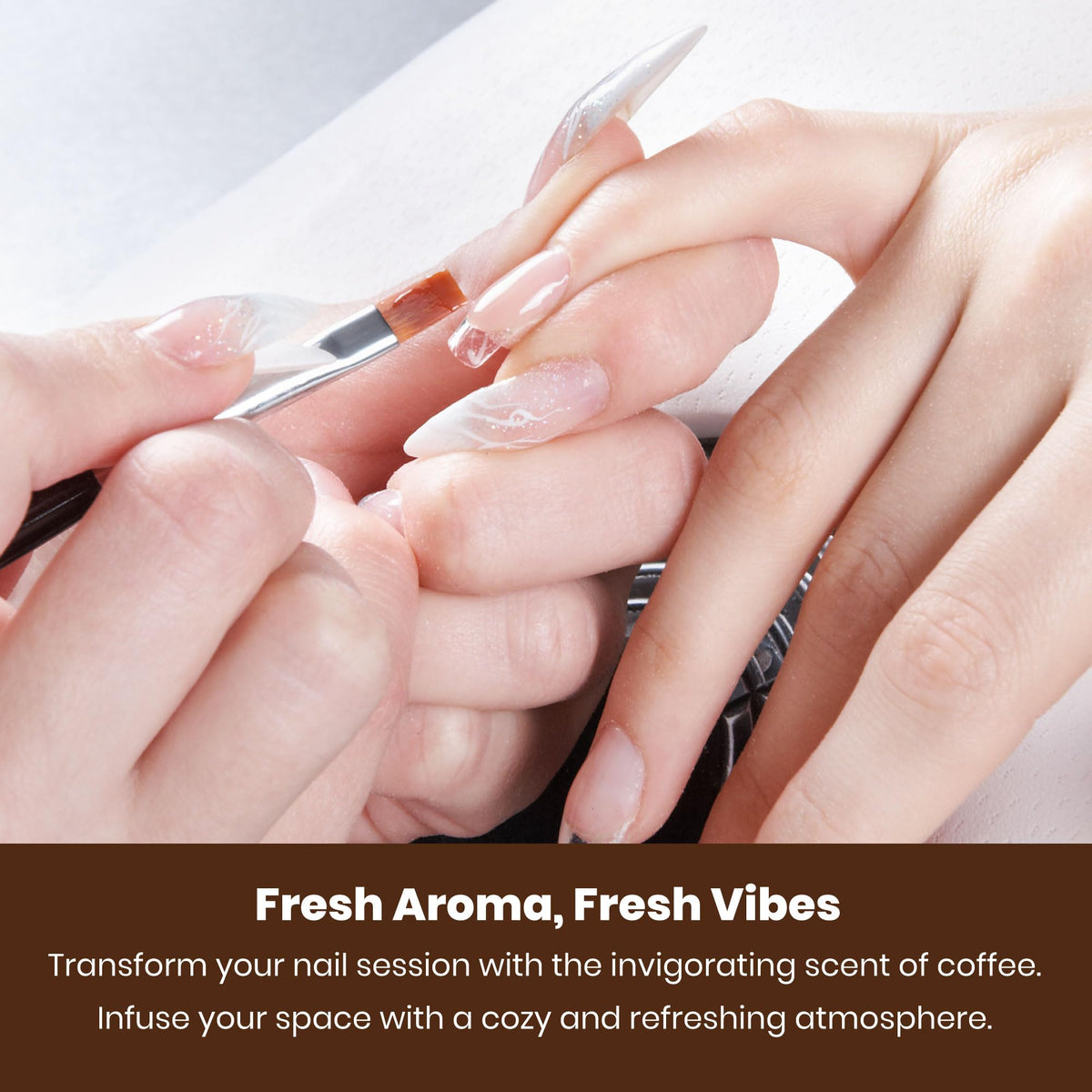 Mia Secret pouring monomer texture close-up showing smooth flow and easy application benefit