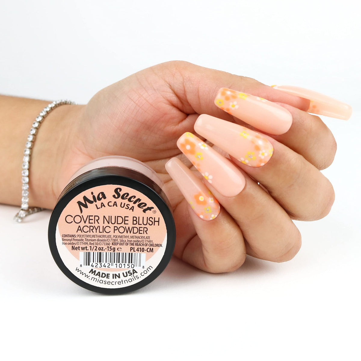 Mia Secret close-up powder texture highlighting smooth blendability and control