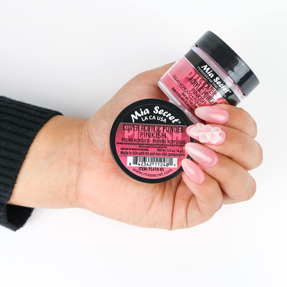 Mia Secret close-up of powder texture highlighting smooth self-leveling blend