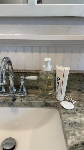 MiamiMD label close-up highlighting ingredient safety and fragrance-free benefit