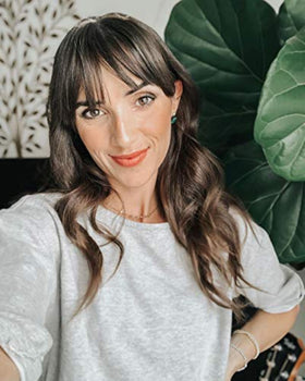Mineral Fusion lifestyle shot on bag and mirror showing effortless on-the-go use
