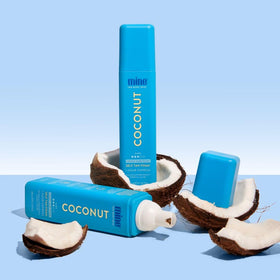MINETAN exfoliator glove texture showing gentle tan removal benefit