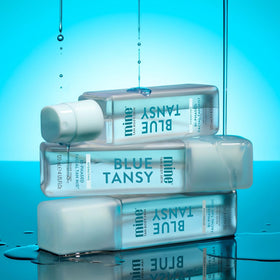 MINETAN label close-up listing blue tansy and hyaluronic acid benefits