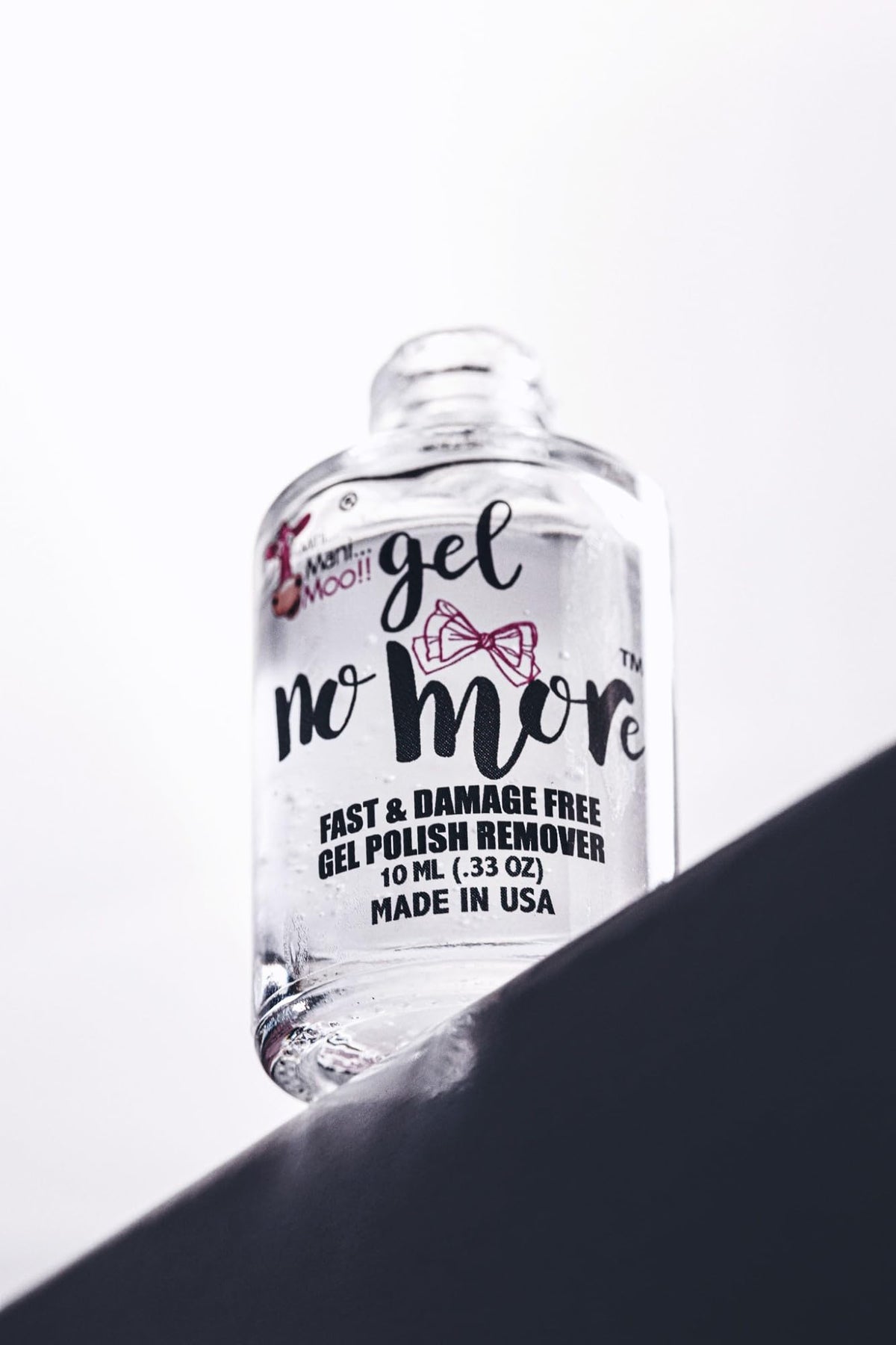 MINI MANI MOO product texture droplet on surface showing gentle, non-acetone formula