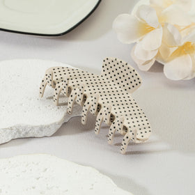 Mixcbe close-up of non-slip teeth detail demonstrating secure grip for all hair types