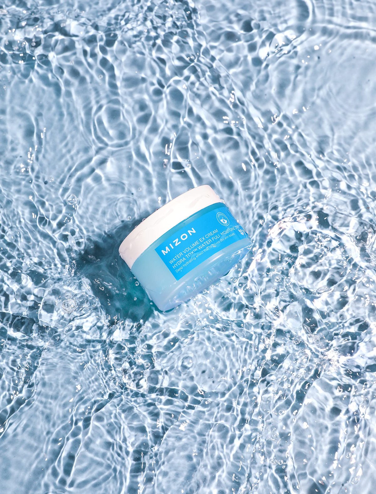 MIZON ingredient arrangement with snow algae and moringa highlighting hydration benefit