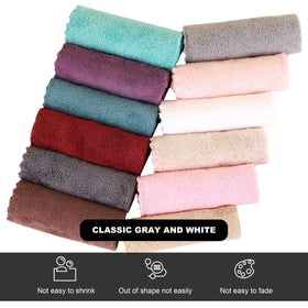 MOONQUEEN washcloth in hand demonstrating fast-drying and absorbency